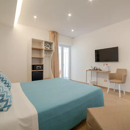 Πανσιόν Brezza Marina 4*