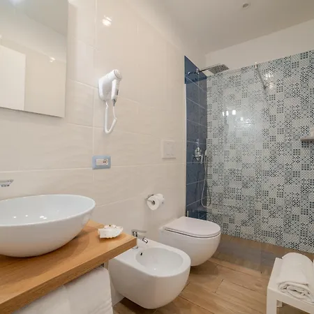 Brezza Marina Guest house *